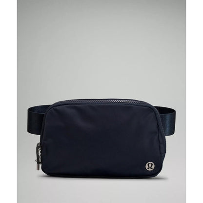 Lululemon Athletica Lululemon Everywhere Belt Bag 1L (True Navy) – Compact Hands-Free Waist Pack/Crossbody Sling, Unisex Adjustable Strap, Multiple Zippered Pockets & Main Compartment, Lightweight Streetwear Travel Festival Running Gym Everyday-Carry Orga