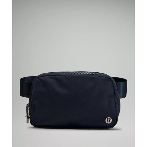 Lululemon Athletica Lululemon Everywhere Belt Bag 1L (True Navy) – Compact Hands-Free Waist Pack/Crossbody Sling, Unisex Adjustable Strap, Multiple Zippered Pockets & Main Compartment, Lightweight Streetwear Travel Festival Running Gym Everyday-Carry Orga