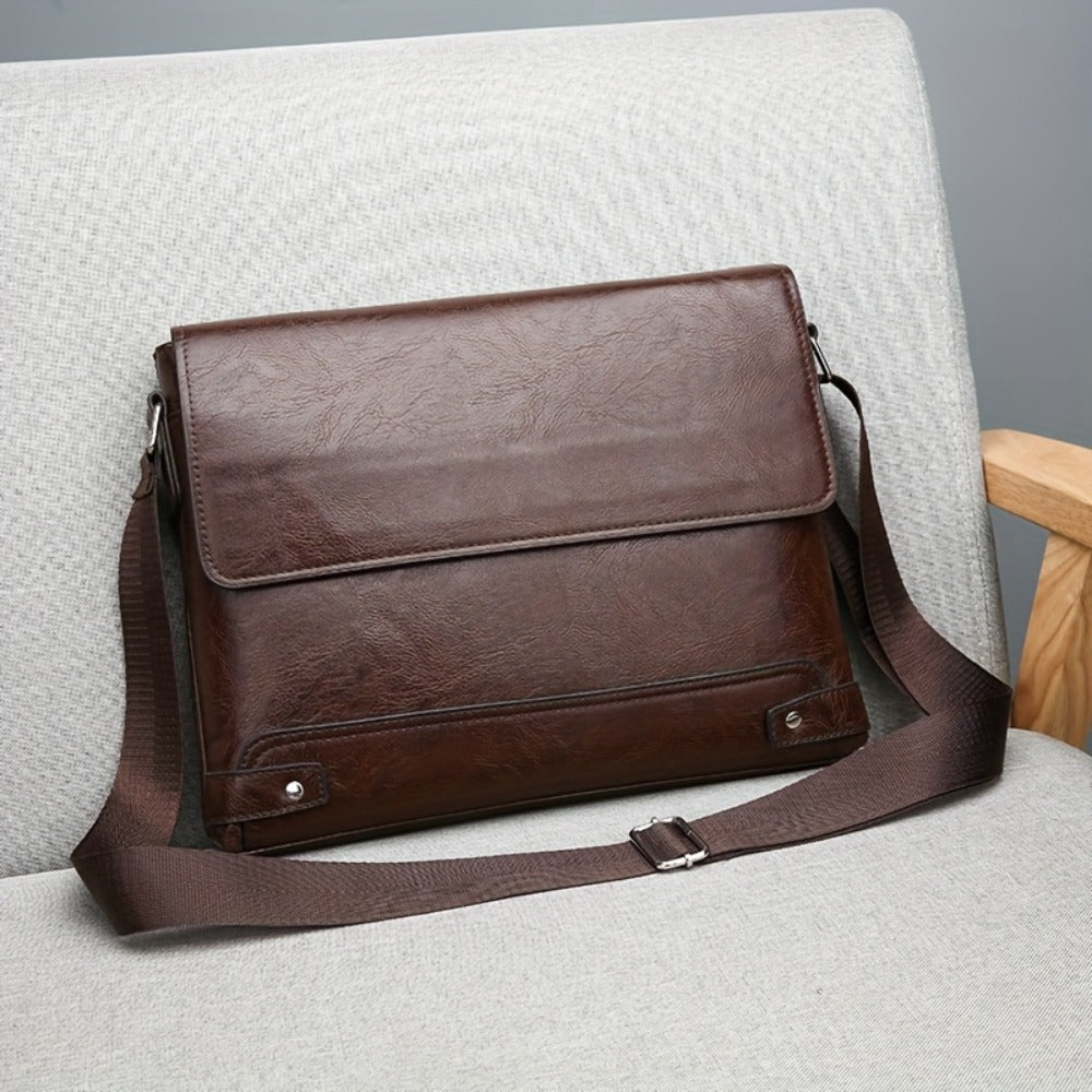 Simple khaki Men's bag with texture High Quality bag lid style shoulder bag, casual Men's multi pocket Men's bag, large capacity Men's bag, casual trendy mailman bag