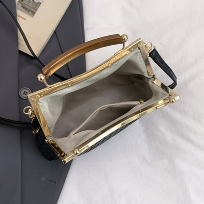 Women's Wallet – Evening Kiss Lock Closure Embossed | Bag Vero – detail view 9