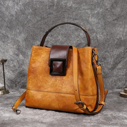 A Retro Style Women'S Genuine Leather Crossbody Bag Featuring an Adjustable Shoulder Strap, a Zipper Closure, And a, Made in Guangzhou Solid Color Design, Urban Style, Spacious Messenger Bag