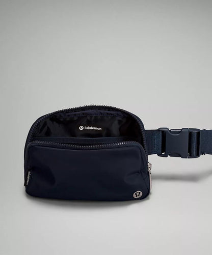 Lululemon Athletica Lululemon Everywhere Belt Bag 1L (True Navy) – Compact Hands-Free Waist Pack/Crossbody Sling, Unisex Adjustable Strap, Multiple Zippered Pockets & Main Compartment, Lightweight Streetwear Travel Festival Running Gym Everyday-Carry Orga