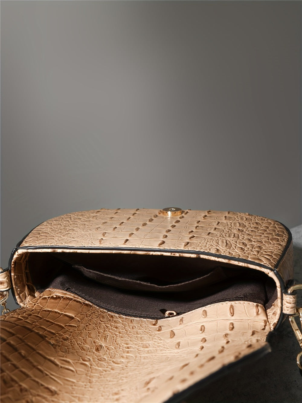 New Fashionable And Elegant Crossbody Small Bag Crocodile Pattern Faux Leather Women'S Crossbody Bag, Safety Flap Small Bag Semi-Circular Women'S Bag Daily Commuter Versatile Women'S Bag Detachable Shoulder Strap