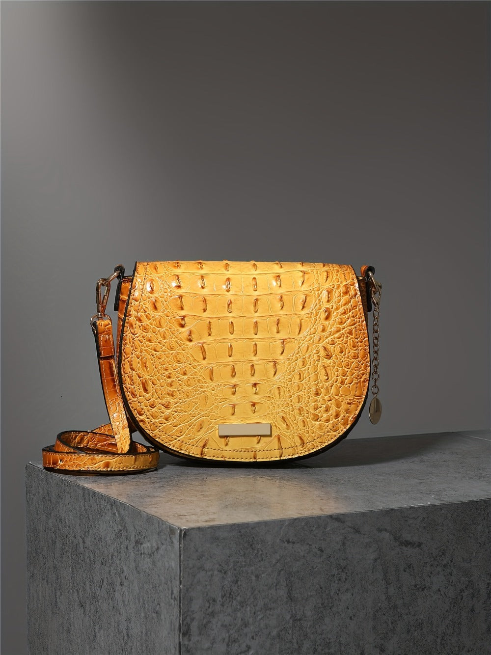 New Fashionable And Elegant Crossbody Small Bag Crocodile Pattern Faux Leather Women'S Crossbody Bag, Safety Flap Small Bag Semi-Circular Women'S Bag Daily Commuter Versatile Women'S Bag Detachable Shoulder Strap