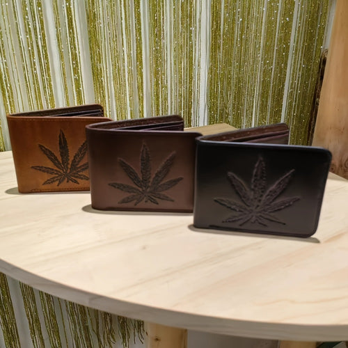 Casual Men'S Wallet Made of Faux Leather Featuring a Leaf Design - Offered in Various Colors (Brown, Black, And Black with Golden Details). Ideal for Everyday Use And Safe Card Storage