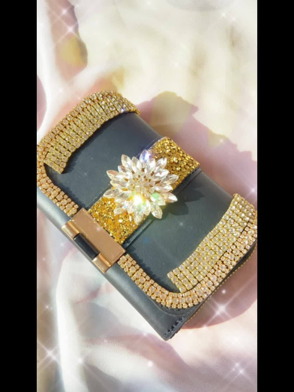 Handmade Luxury Vintage Women'S Wallet with Heavy Rhinestone Embellishment - Large Capacity Cash And Card Holder, Snap Closure, for Weddings, Parties, Everyday Use - Sparkling Rhinestone Treasure Chest Handbag Wallet