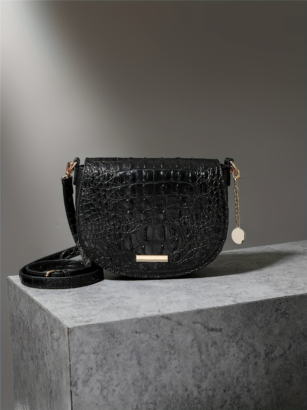 New Fashionable And Elegant Crossbody Small Bag Crocodile Pattern Faux Leather Women'S Crossbody Bag, Safety Flap Small Bag Semi-Circular Women'S Bag Daily Commuter Versatile Women'S Bag Detachable Shoulder Strap