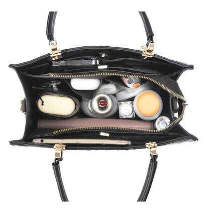 A Women'S Bag Featuring a Crocodile Print Texture, Designed for Both Hand And Crossbody Use, with a Heart-Shaped Hanging Decoration As a Finishing Touch