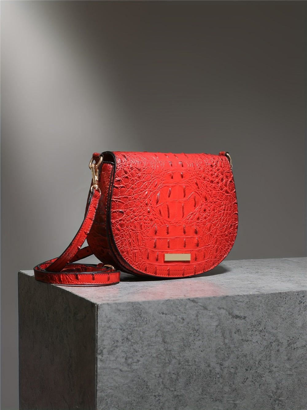 New Fashionable And Elegant Crossbody Small Bag Crocodile Pattern Faux Leather Women'S Crossbody Bag, Safety Flap Small Bag Semi-Circular Women'S Bag Daily Commuter Versatile Women'S Bag Detachable Shoulder Strap