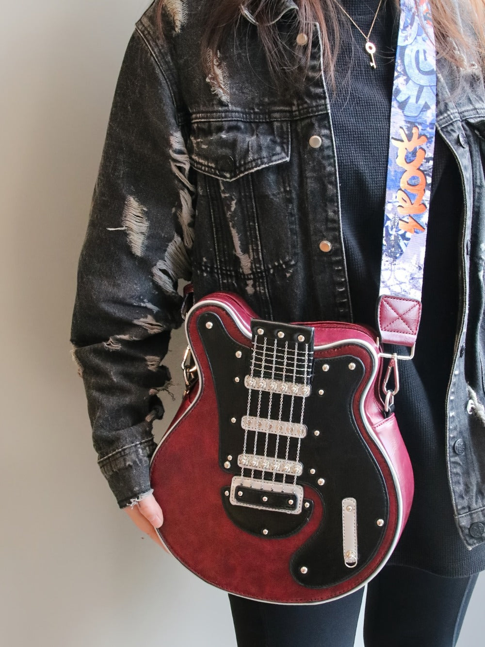 Crossbody Bag – Guitar Shaped Y2k Chain Rivet | Bag Vero – detail view 21