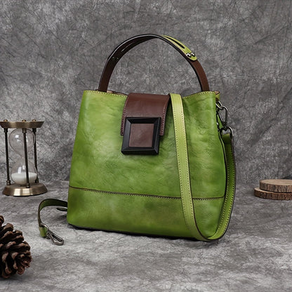 A Retro Style Women'S Genuine Leather Crossbody Bag Featuring an Adjustable Shoulder Strap, a Zipper Closure, And a, Made in Guangzhou Solid Color Design, Urban Style, Spacious Messenger Bag