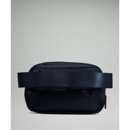 Lululemon Athletica Lululemon Everywhere Belt Bag 1L (True Navy) – Compact Hands-Free Waist Pack/Crossbody Sling, Unisex Adjustable Strap, Multiple Zippered Pockets & Main Compartment, Lightweight Streetwear Travel Festival Running Gym Everyday-Carry Orga