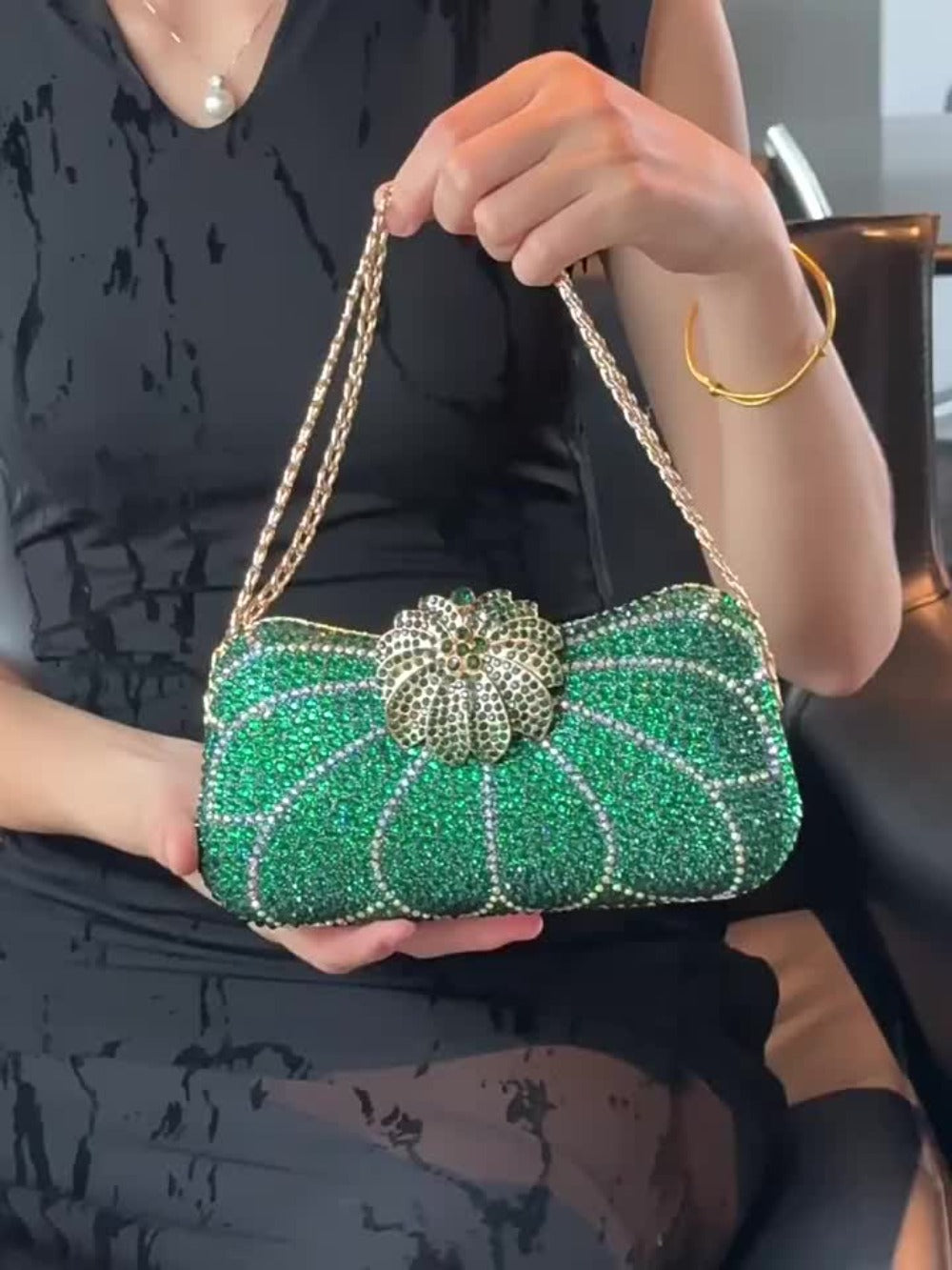Elegant Flower-Shaped Full- Evening Clutch with Phone Pocket, / Luxury Wedding Accessory Suitable for Prom, Gala, Events