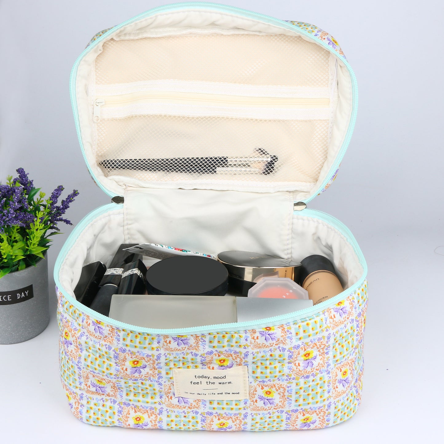 2 Pcs Cute Makeup Bag for Women, Travel Cosmetic Bags, Quilted Coquette Aesthetic Floral Toiletry Organizer Bag