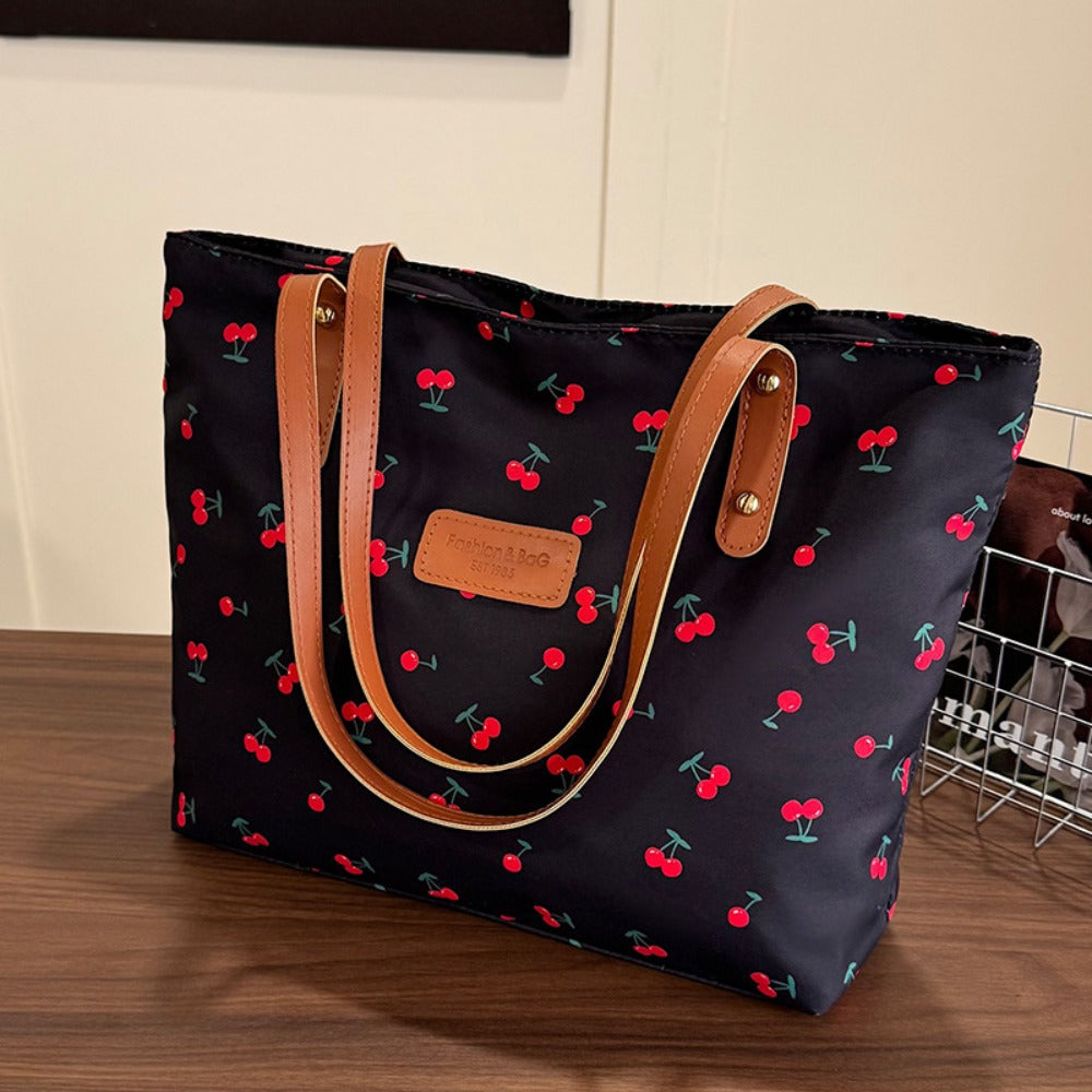 A Stylish And Spacious Handbag for Women, Perfect for Commuting, Featuring a Unique Printed Design That Can Be Used in Various Ways