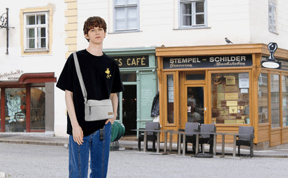 Spacious Canvas Tote for Women - Features Multiple Zippered Sections, a Versatile Crossbody Bag with a Easy Design, Equipped with 5 Pockets And an Adjustable Strap, Ideal for Work, Daily Travel, And Shopping