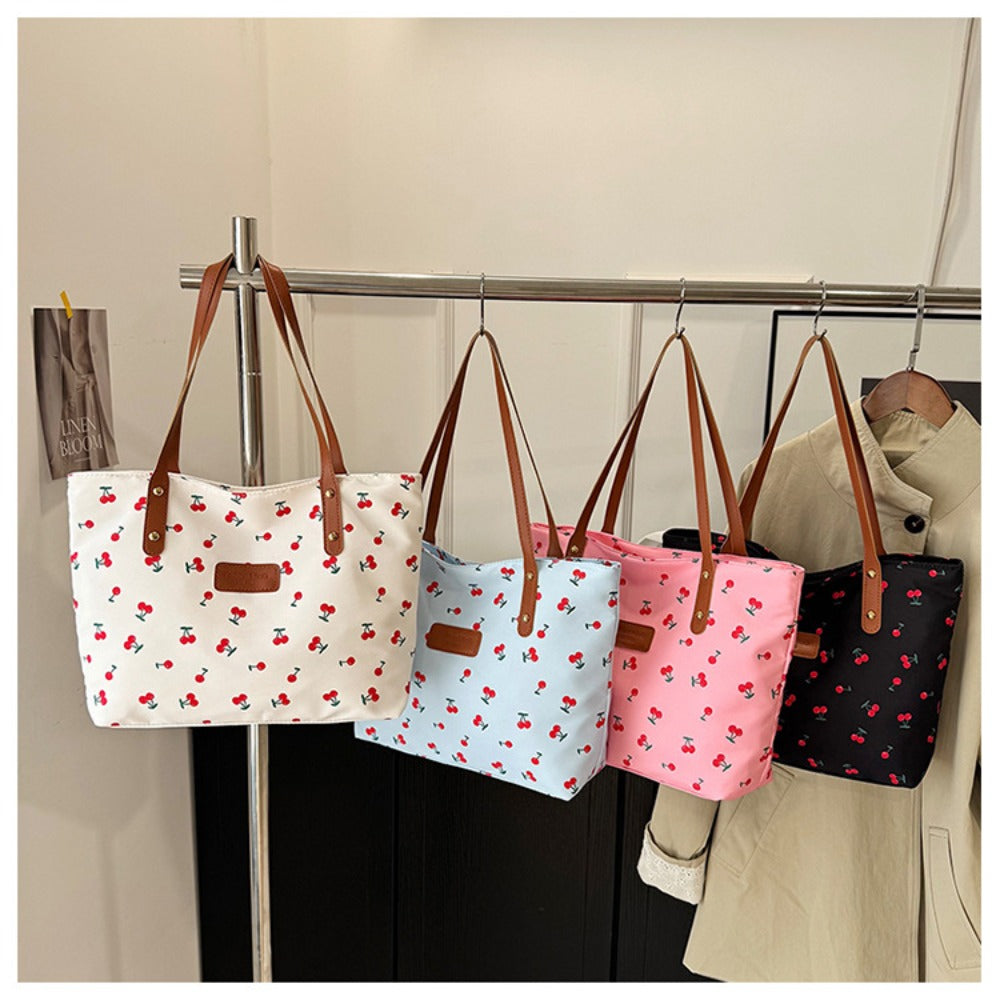 A Stylish And Spacious Handbag for Women, Perfect for Commuting, Featuring a Unique Printed Design That Can Be Used in Various Ways