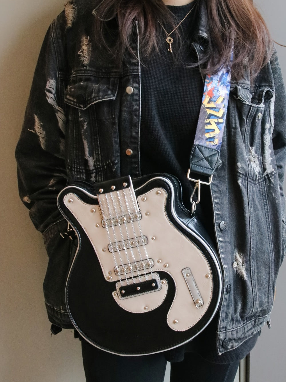Crossbody Bag – Guitar Shaped Y2k Chain Rivet | Bag Vero – detail view 28