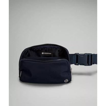 Lululemon Athletica Lululemon Everywhere Belt Bag 1L (True Navy) – Compact Hands-Free Waist Pack/Crossbody Sling, Unisex Adjustable Strap, Multiple Zippered Pockets & Main Compartment, Lightweight Streetwear Travel Festival Running Gym Everyday-Carry Orga
