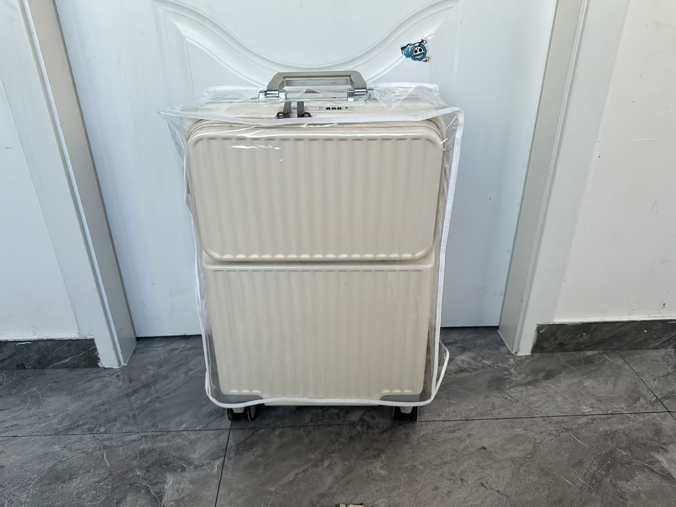 Carry On Luggage – 20 Inch, Spinner Wheels – detail view 22