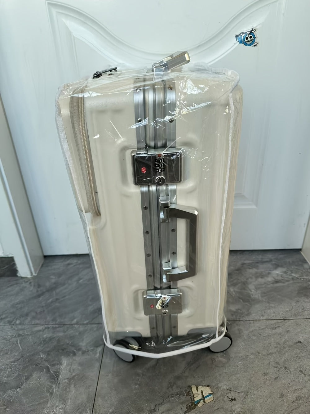 Carry On Luggage – 20 Inch, Spinner Wheels – detail view 24