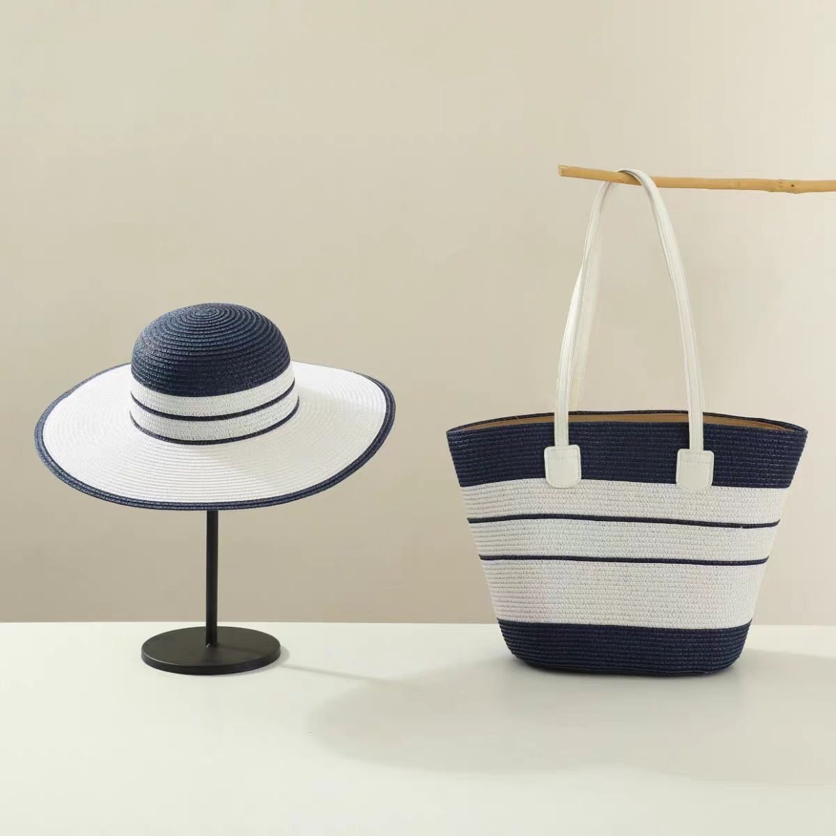 Casual Straw-Woven Women'S Tote Bag And Straw Hat Two-Piece Set, Wide-Brimmed Sun Hat And Large-Capacity Tote Bag, Beach Sun Protection Straw Bag Set, Fashionable Seaside Vacation Straw Two-Piece Set