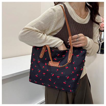 A Stylish And Spacious Handbag for Women, Perfect for Commuting, Featuring a Unique Printed Design That Can Be Used in Various Ways