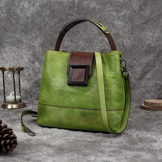 A Retro Style Women'S Genuine Leather Crossbody Bag Featuring an Adjustable Shoulder Strap, a Zipper Closure, And a, Made in Guangzhou Solid Color Design, Urban Style, Spacious Messenger Bag