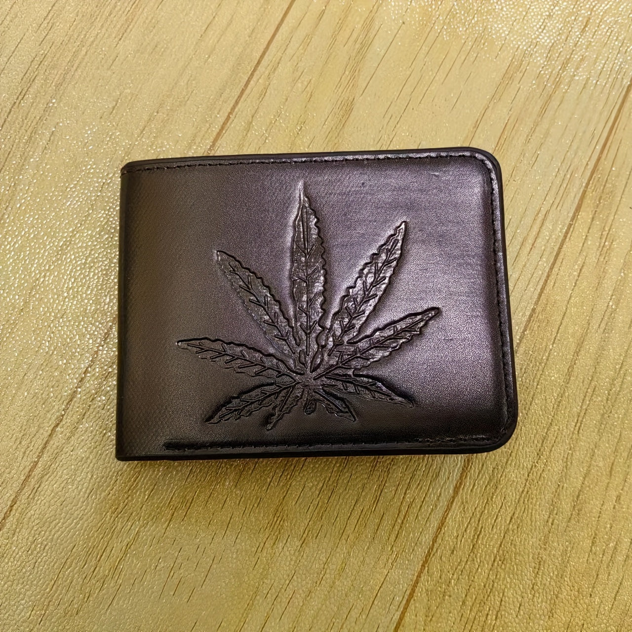 Men's Wallet – for Everyday Use, Leaf Design Bifold Faux Leather | Bag Vero – front view