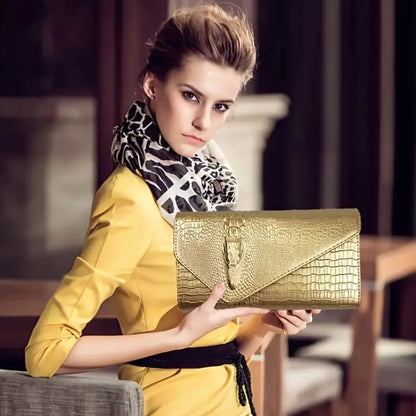 Women's Wallet – Envelope Clutch Magnetic Closure Embossed – detail view 15
